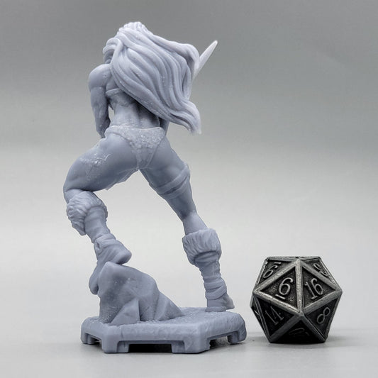 Flare Warrioress Resin Miniature | 32mm & 75mm Scale | Dragun Studios