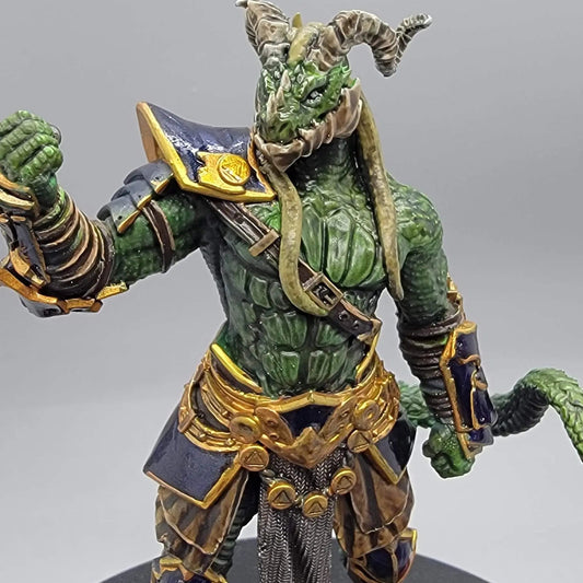 Close view of painted Vaakrin Steeljaw Dragonborn Fighter miniature with detailed armor and scales