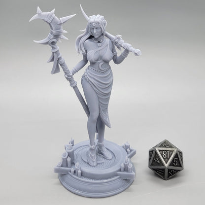Kadna Glydrin – High Priestess of the Moon Resin Miniature