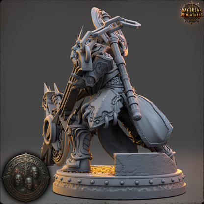 Roderic Varn Crusader of the Blighted Ash resin miniature by Daybreak Miniatures wielding holy weapon and shield | D&K Custom Prints