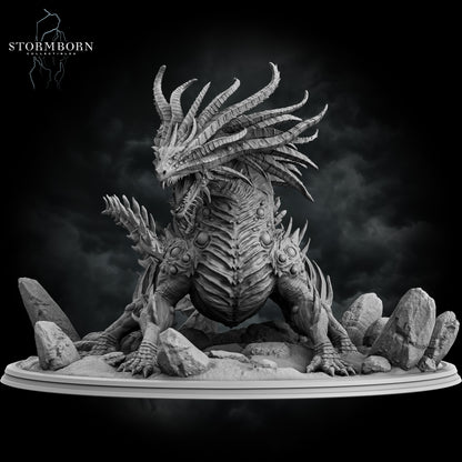 Frontal view showing the six-legged stance and crown of horns on the Basilisk King miniature by Stormborn Collectibles.