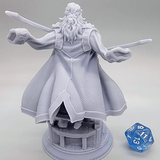 Ignacio Reyes Hexhunter of the Sea miniature posed as a pirate duelist with two curved blades.