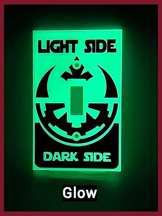 Cubierta de interruptor de luz de doble palanca con temática SW impresa en 3D: diseño de lado claro/lado oscuro con 2 opciones de colores brillantes diferentes.