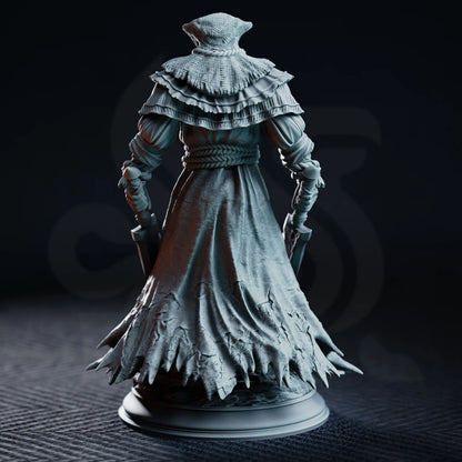 Rear view of Quorenderi’s Razor showing layered robes, wrapped clothing, and twin executioner weapons.