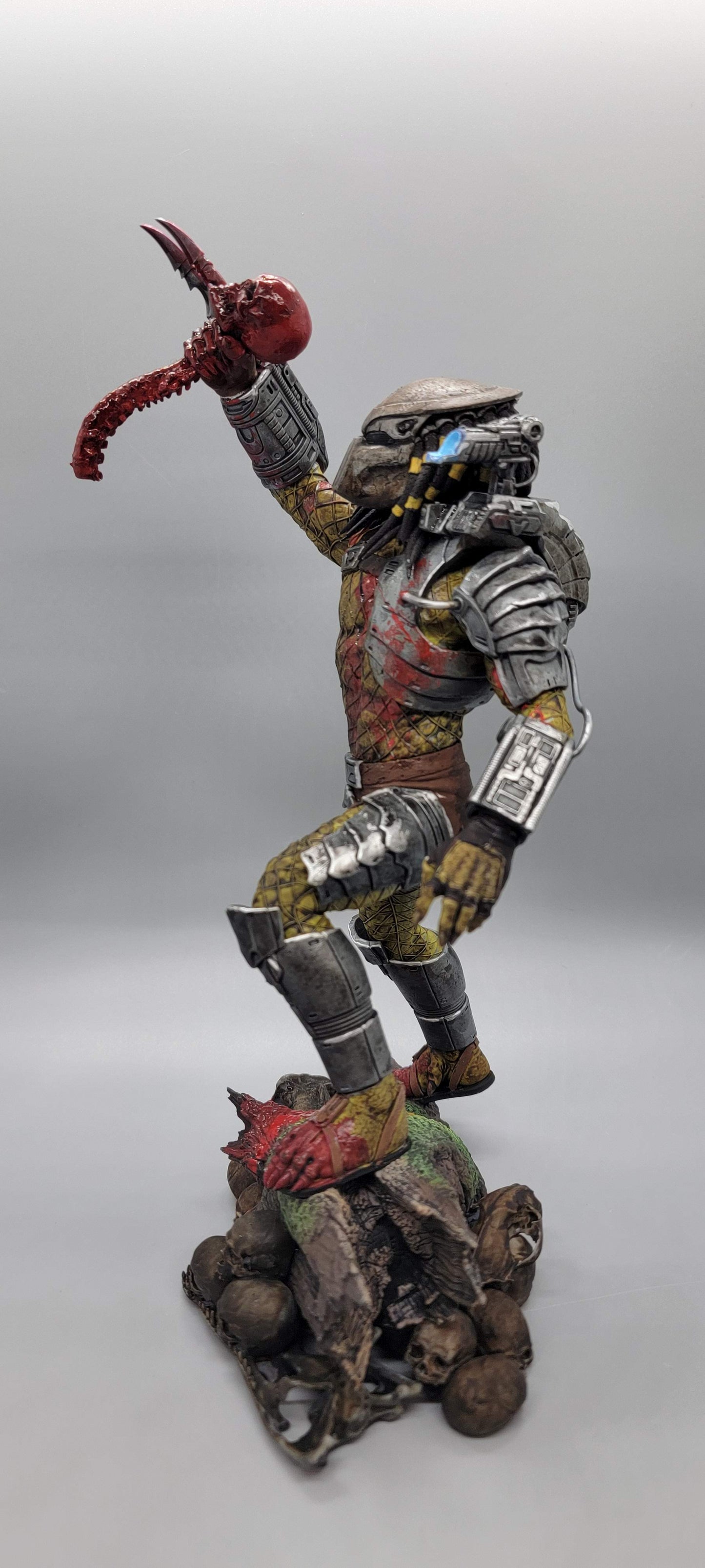 Predator Alien Hunter masked resin statue option high detail 16K resin print side view