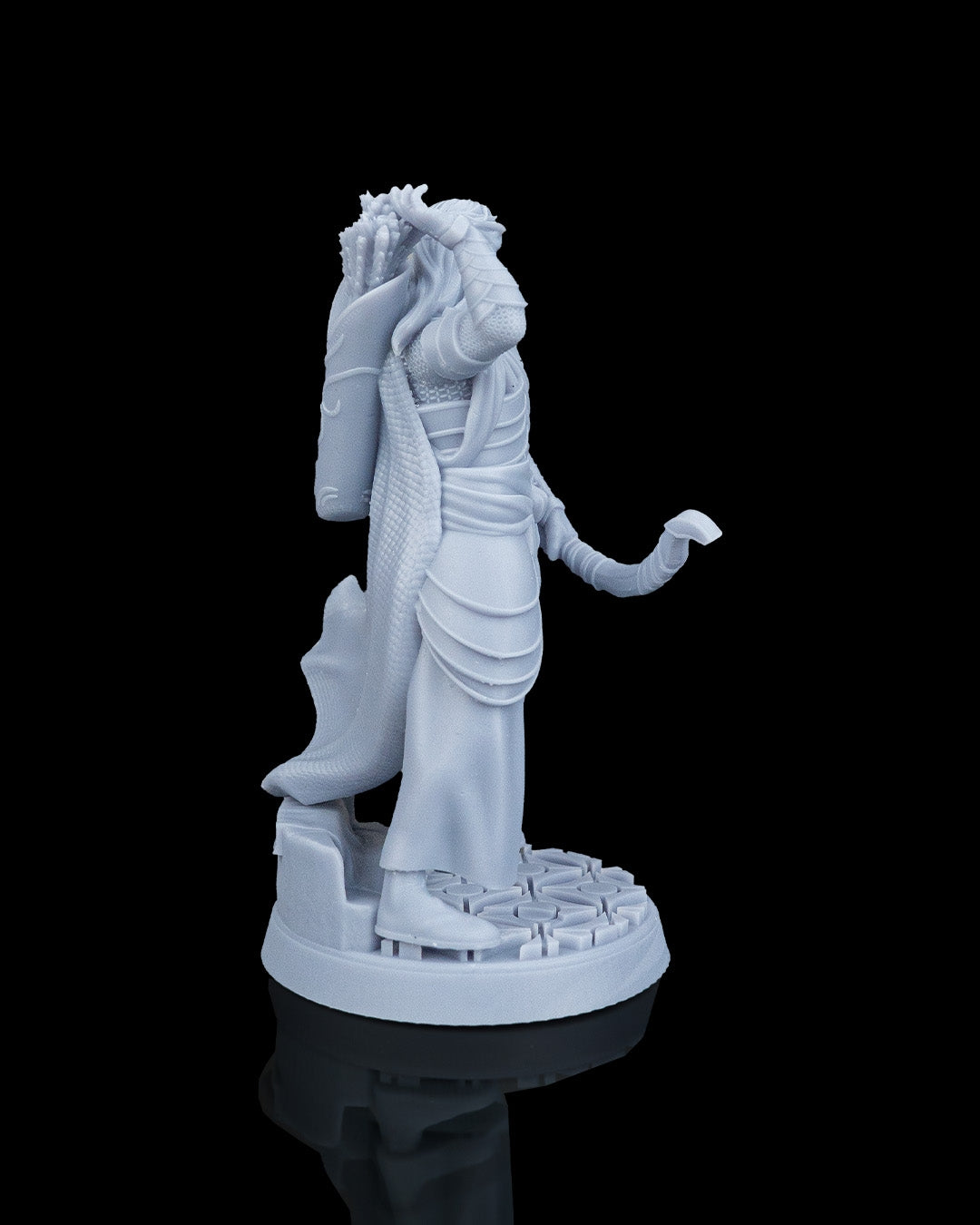 Right profile view of the Sharpshooter Elf Ranger miniature showcasing his quiver and raised arm posture.