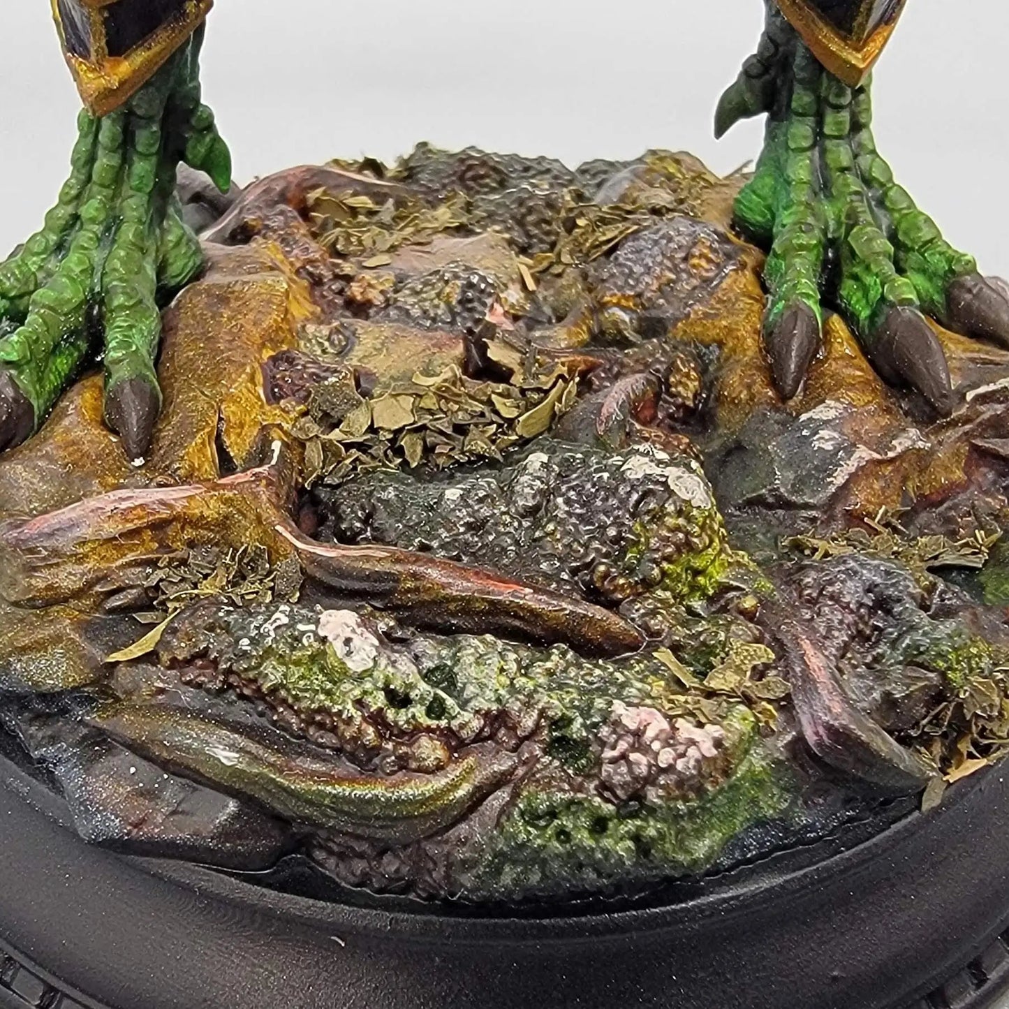 75mm Painted scenic base detail for Vaakrin Steeljaw Black Dragonborn Fighter resin miniature