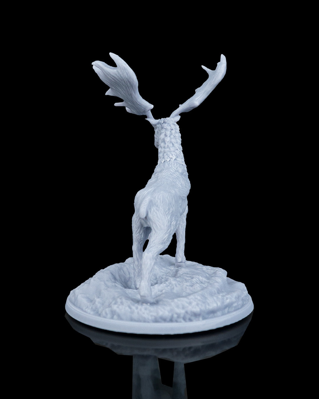 Rear view of the Vaelor giant elk resin model from behind, focusing on its hindquarters, tail, and the wide upward spread of its antlers.