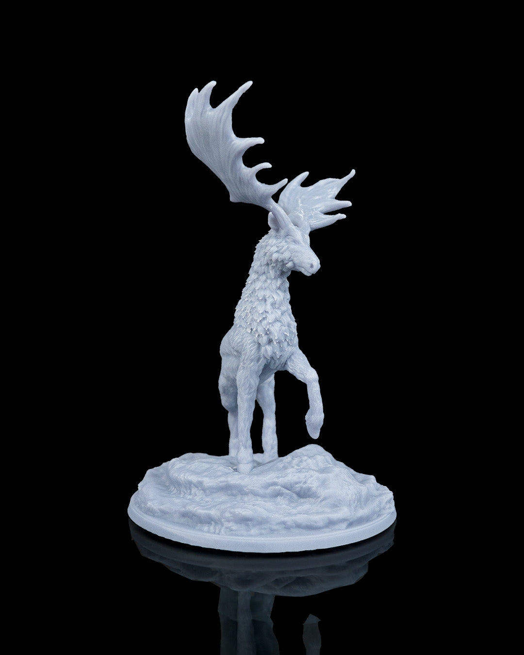 Front right three-quarter view of the Vaelor elk miniature highlighting its head turned slightly to the right with its expansive crown of antlers filling the upper frame.
