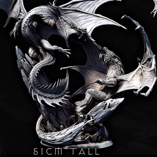 Elder Red Dragon vs Elder White Dragon fight diorama – 51 cm tall resin miniature for fantasy display or TTRPG encounters